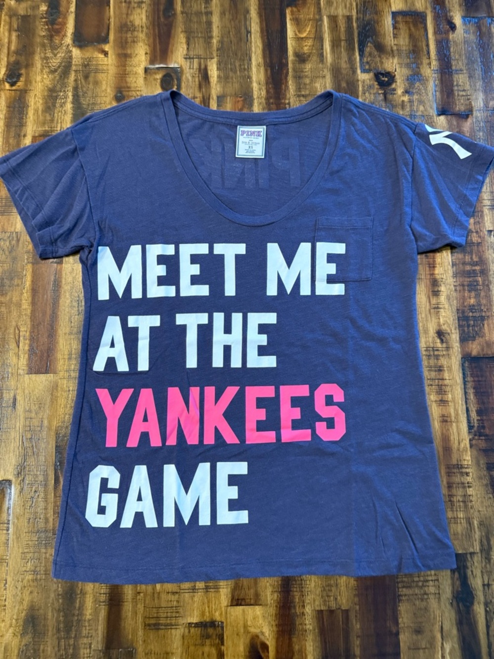 PINK collab w/ 5th & Ocean Yankees women's scoopneck baggy sz XS t-shirt blue